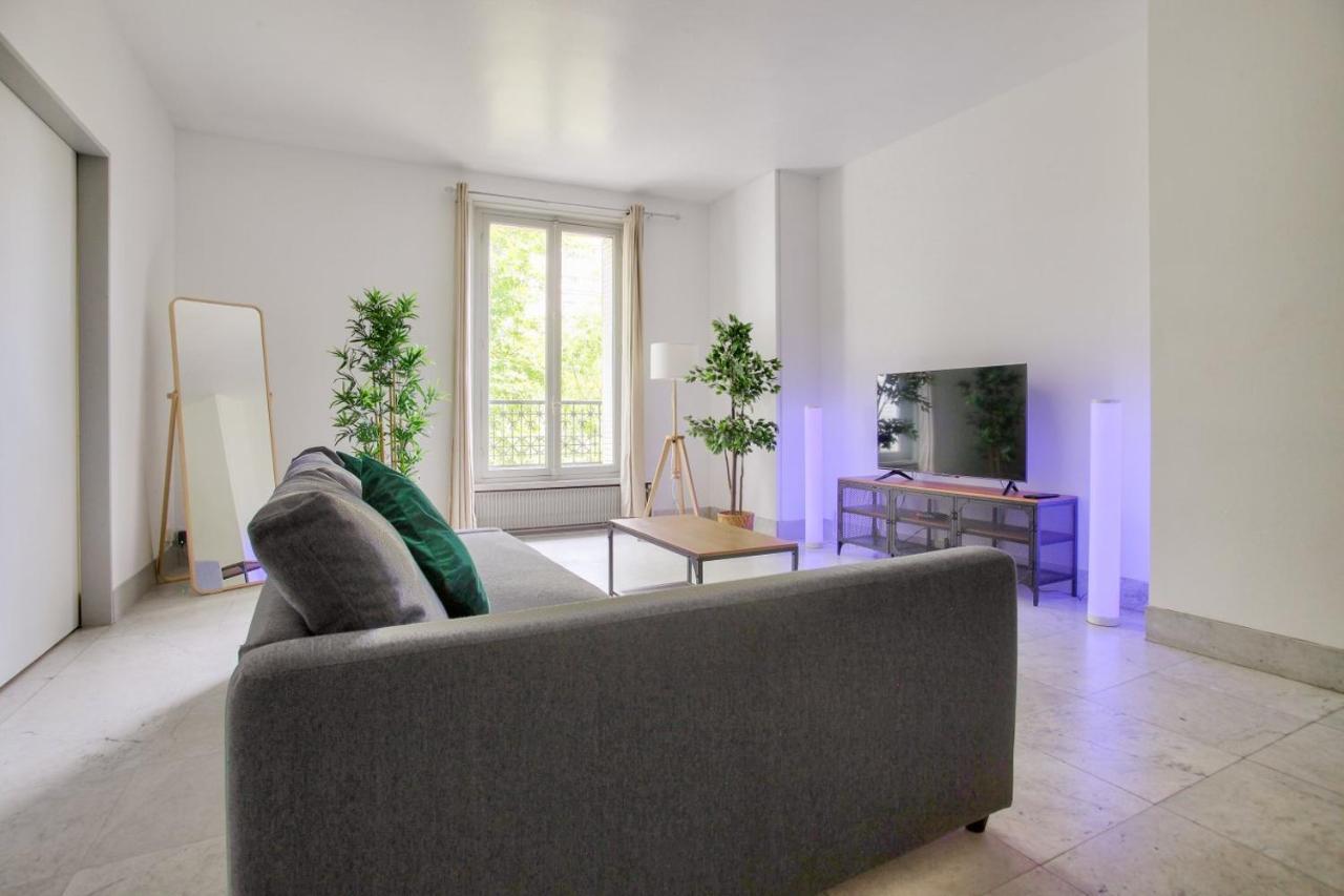 2 Bedrooms Tour Eiffel Rapp Paris Extérieur photo